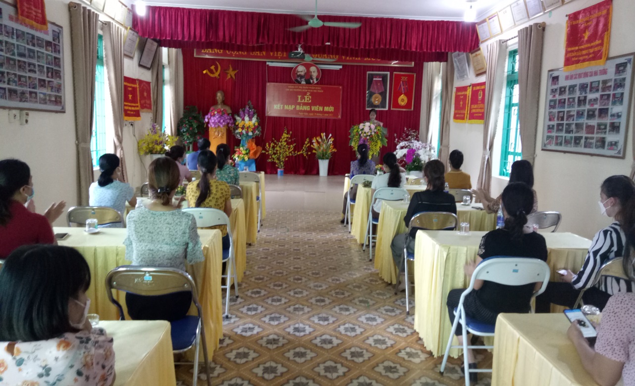 Lễ kết nạp đảng viên mới năm học 2021-2022