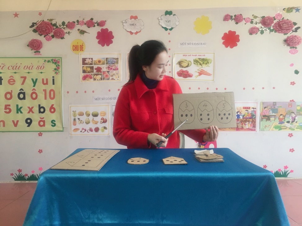 Truyền thông xây dựng vi deo hướng dẫn phụ huynh dạy con học ở nhà