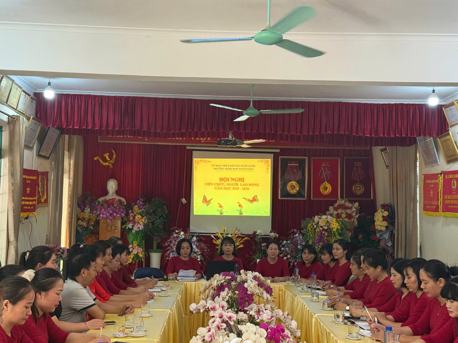 HỘI NGHỊ VIÊN CHỨC NGƯỜI LAO ĐỘNG TRƯỜNG MẦM NON TUẦN GIÁO NĂM HỌC 2025 - 2026