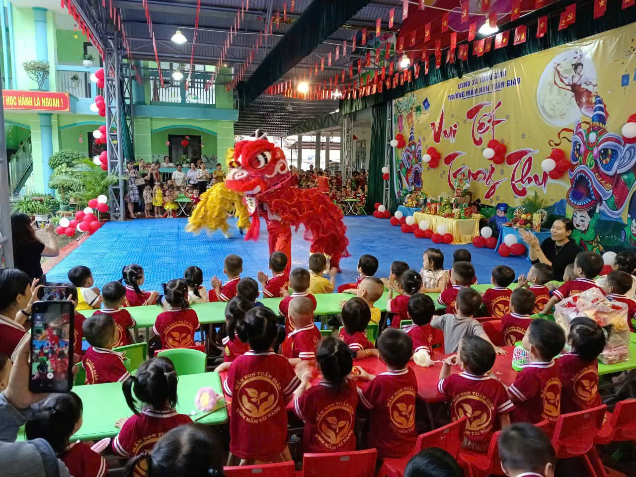 TẾT TRUNG THU “VUI HỘI TRĂNG RẰM CÙNG CÁC BÉ TRƯỜNG MẦM NON TUẦN GIÁO”