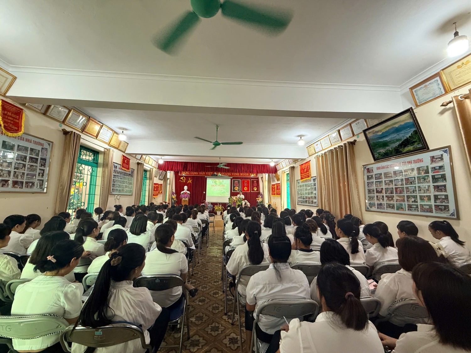 TRƯỜNG MN TUẦN GIÁO TỔ CHỨC THÀNH CÔNG HỘI NGHỊ VIÊN CHỨC NGƯỜI LAO ĐỘNG NĂM HỌC 2026-2027